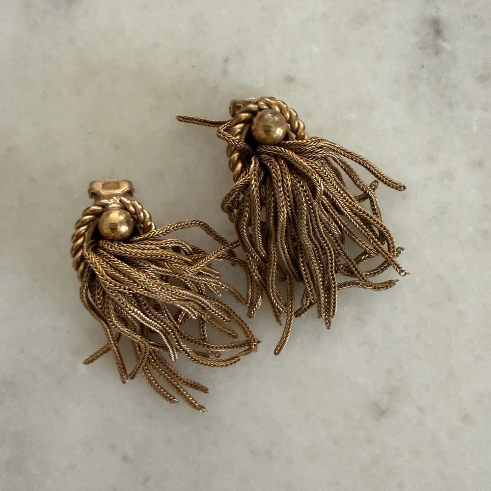 Vintage Gold Toned Cain Tassel Clip-on Earrings - Picture 2 of 4